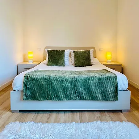 10 Min To Gateway Apartment