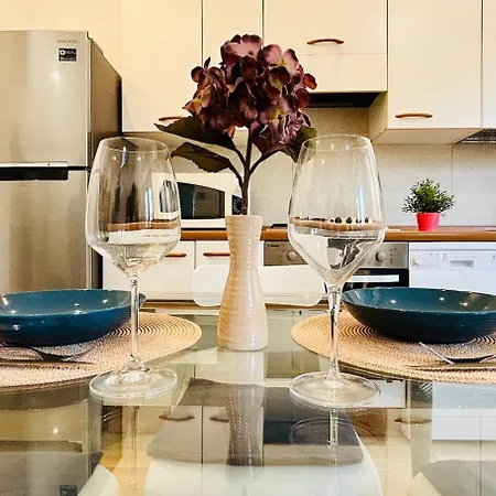 10 Min To Gateway Apartment